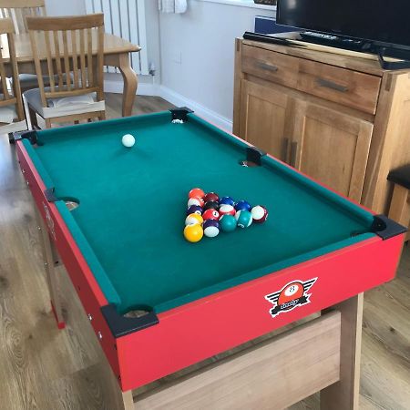 Whitby Spacious Rugby Field Cottage With Off-Street Parking And Ev Fast Point For Electric Cars 외부 사진