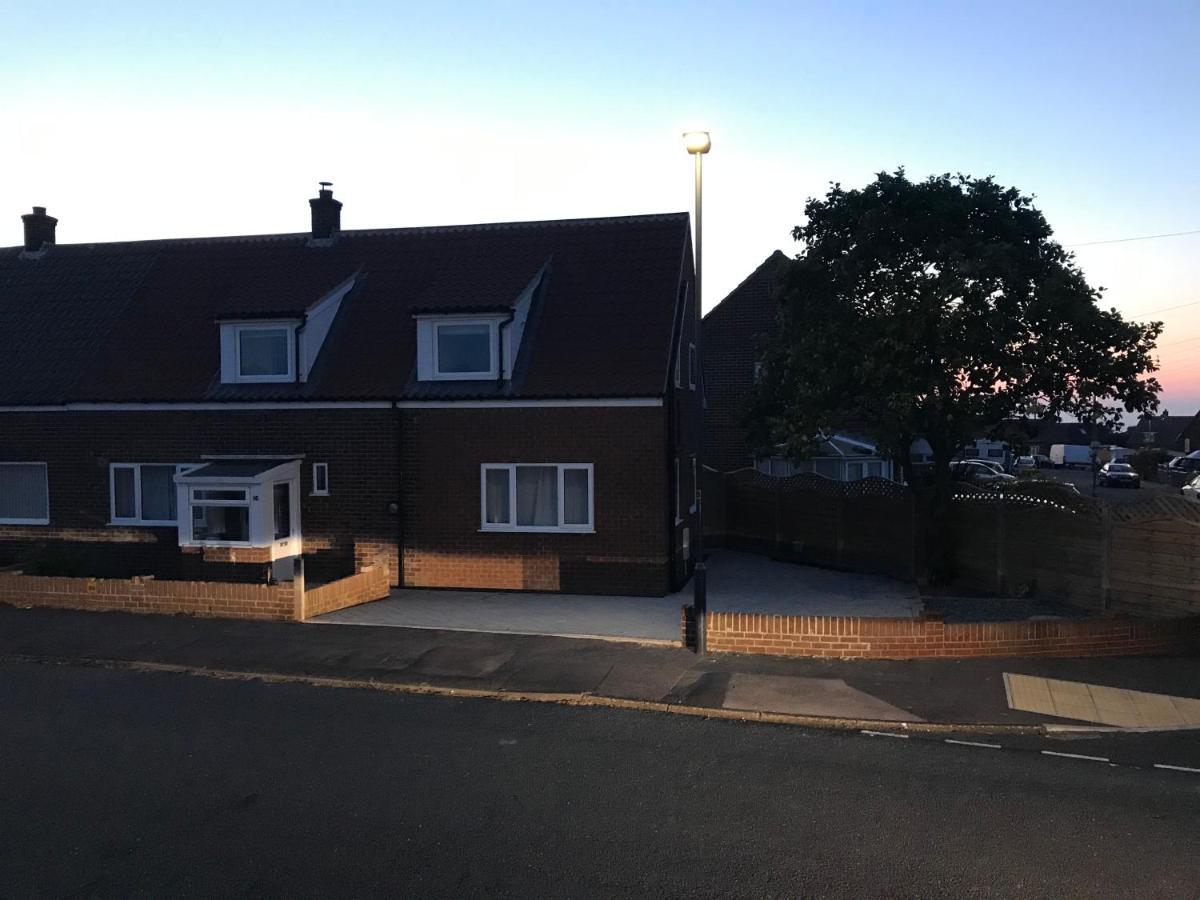 Whitby Spacious Rugby Field Cottage With Off-Street Parking And Ev Fast Point For Electric Cars 외부 사진