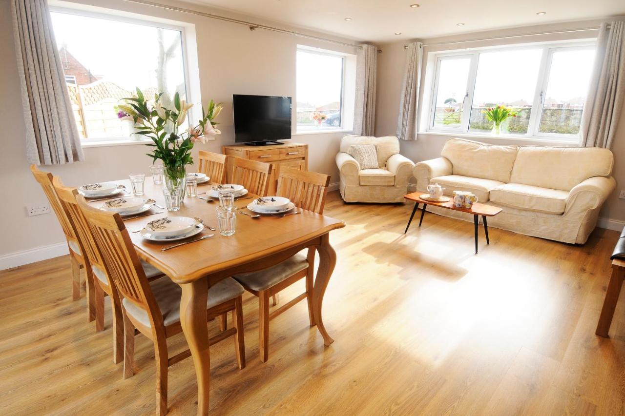 Whitby Spacious Rugby Field Cottage With Off-Street Parking And Ev Fast Point For Electric Cars 외부 사진