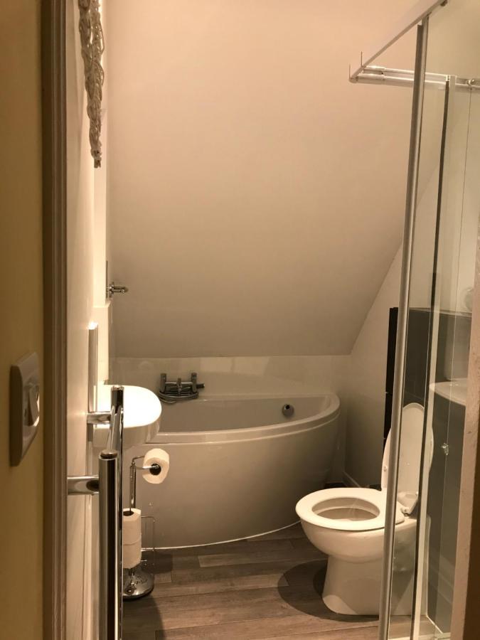 Whitby Spacious Rugby Field Cottage With Off-Street Parking And Ev Fast Point For Electric Cars 외부 사진