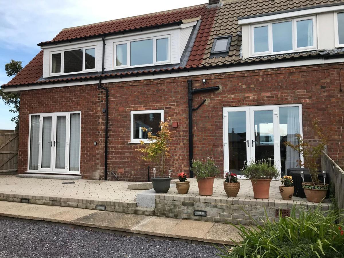 Whitby Spacious Rugby Field Cottage With Off-Street Parking And Ev Fast Point For Electric Cars 외부 사진