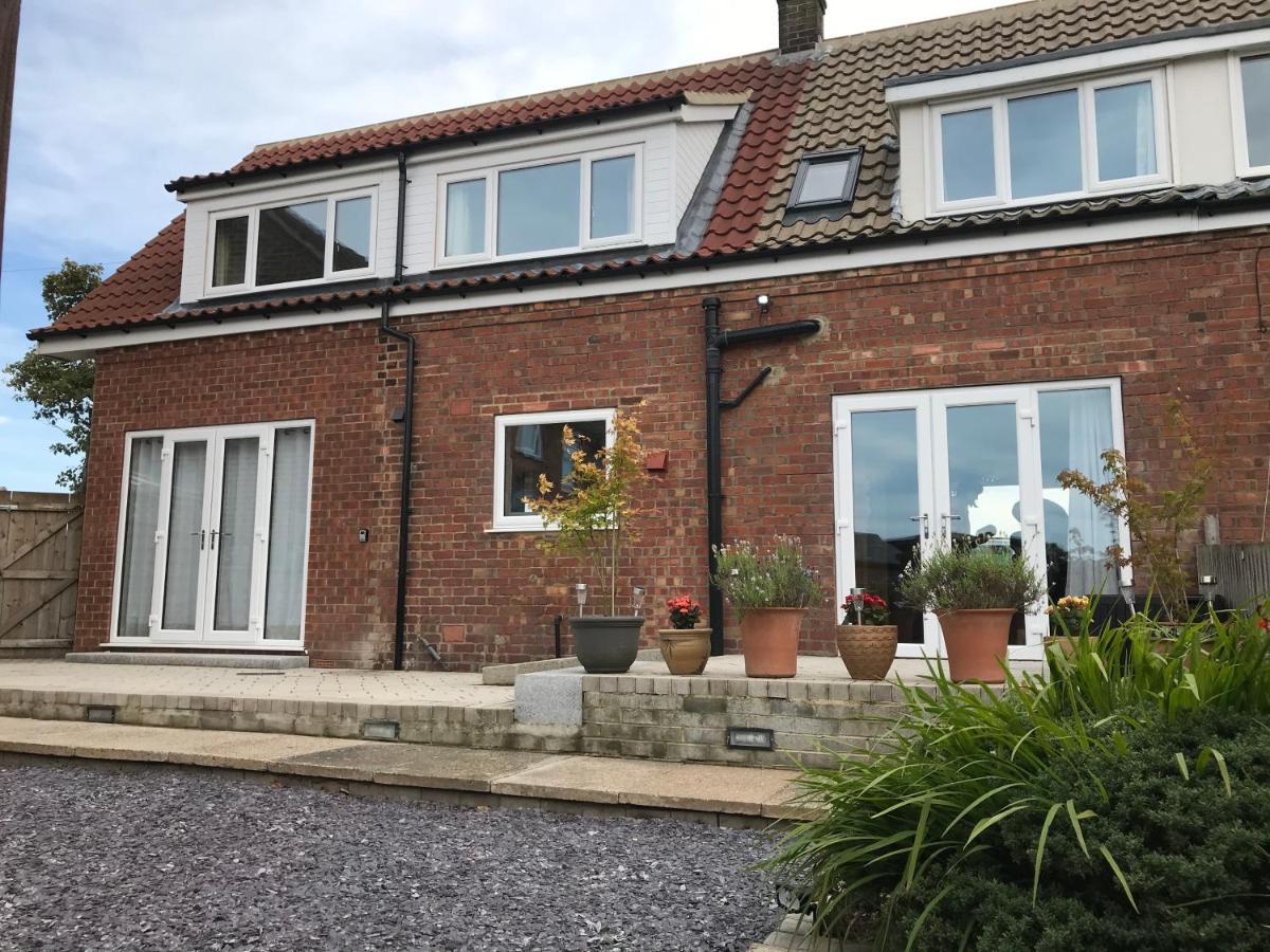 Whitby Spacious Rugby Field Cottage With Off-Street Parking And Ev Fast Point For Electric Cars 외부 사진