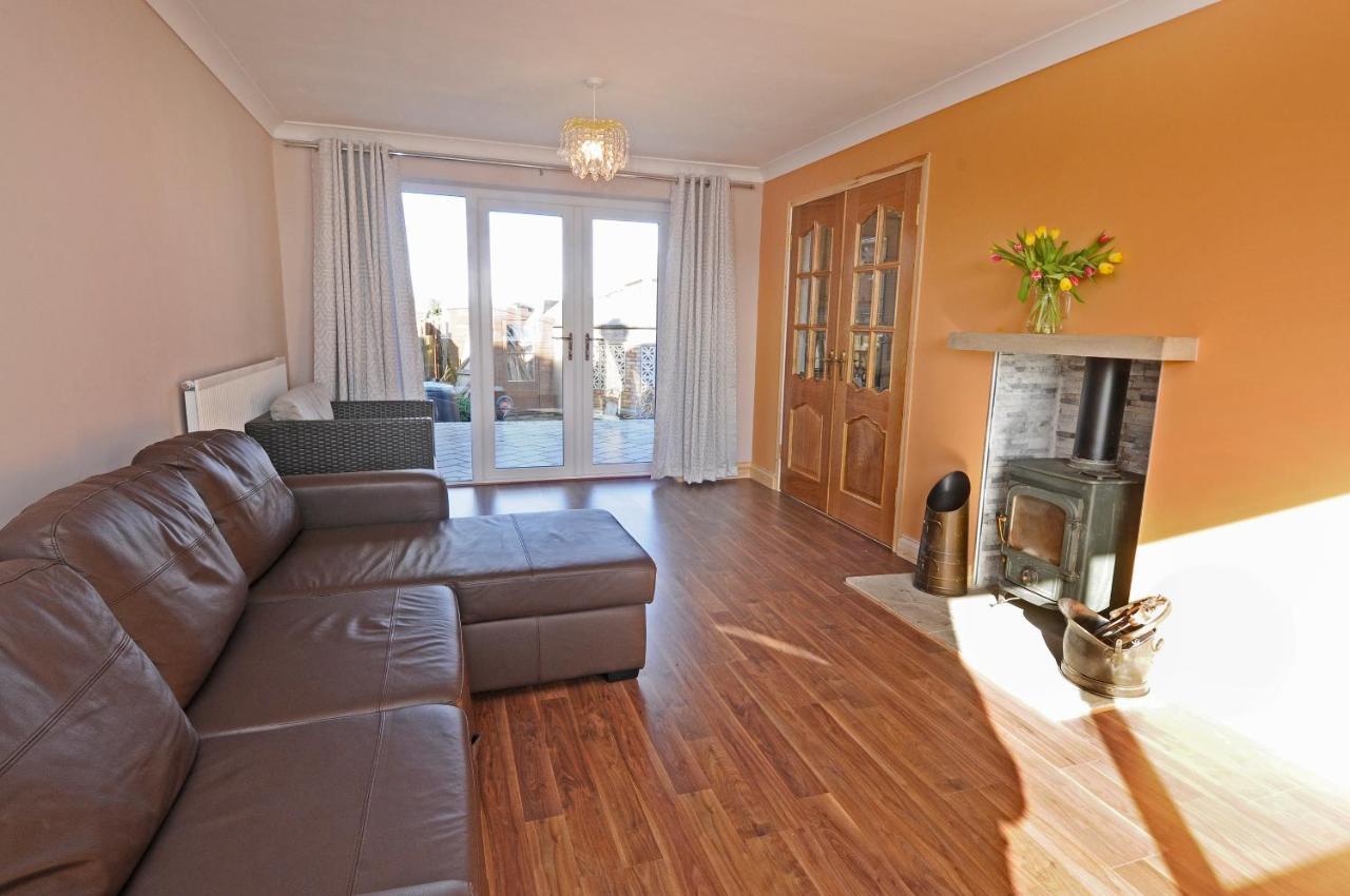 Whitby Spacious Rugby Field Cottage With Off-Street Parking And Ev Fast Point For Electric Cars 외부 사진