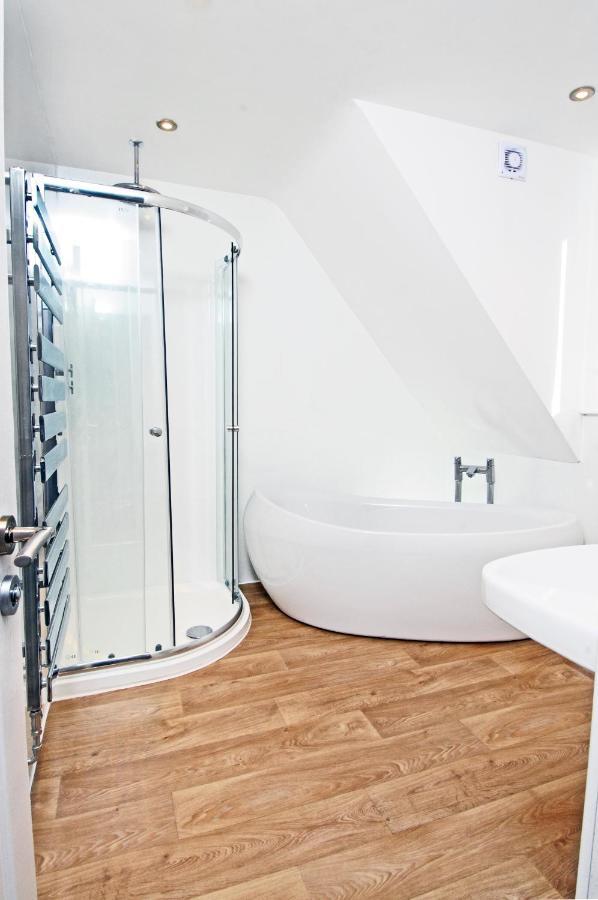 Whitby Spacious Rugby Field Cottage With Off-Street Parking And Ev Fast Point For Electric Cars 외부 사진