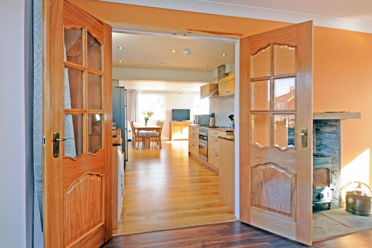 Whitby Spacious Rugby Field Cottage With Off-Street Parking And Ev Fast Point For Electric Cars 외부 사진