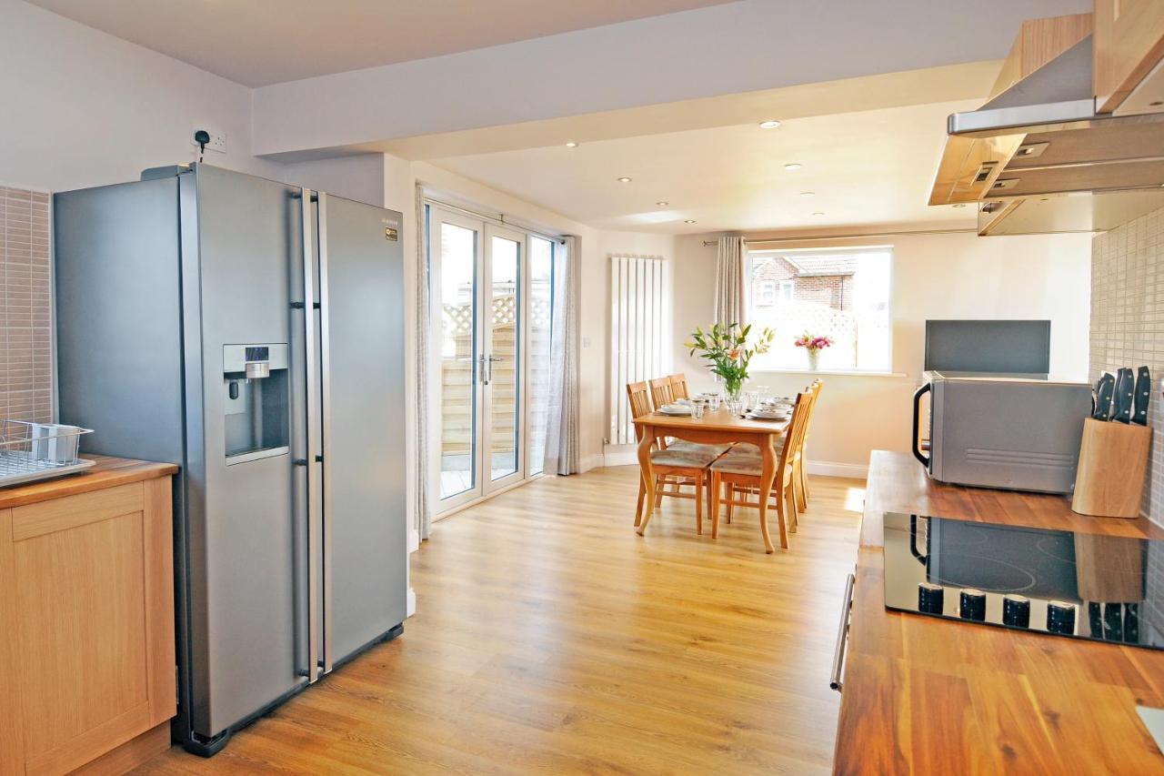 Whitby Spacious Rugby Field Cottage With Off-Street Parking And Ev Fast Point For Electric Cars 외부 사진