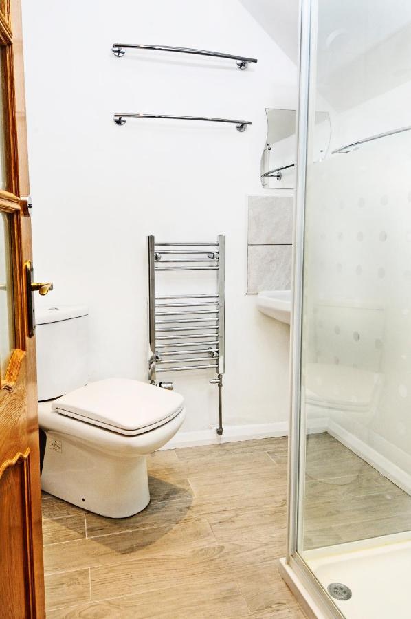 Whitby Spacious Rugby Field Cottage With Off-Street Parking And Ev Fast Point For Electric Cars 외부 사진