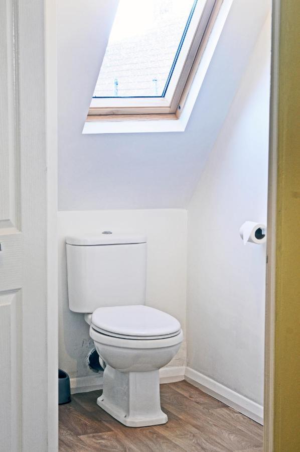 Whitby Spacious Rugby Field Cottage With Off-Street Parking And Ev Fast Point For Electric Cars 외부 사진