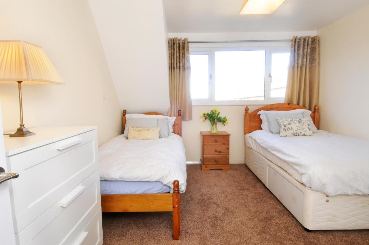 Whitby Spacious Rugby Field Cottage With Off-Street Parking And Ev Fast Point For Electric Cars 외부 사진