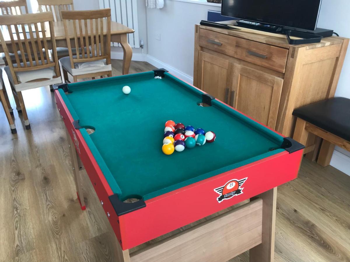 Whitby Spacious Rugby Field Cottage With Off-Street Parking And Ev Fast Point For Electric Cars 외부 사진
